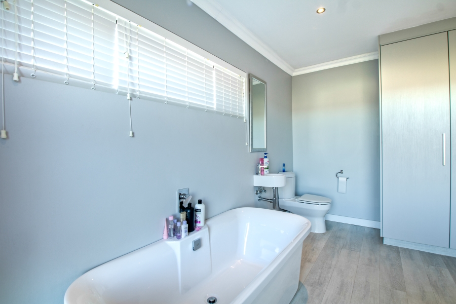 4 Bedroom Property for Sale in Hartenbos Landgoed Western Cape